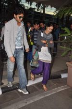 Ritesh Deshmukh, Genelia D Souza snapped at airport, Mumbai on 8th Feb 2012 (7).JPG